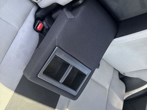 Used 2018 Toyota RAV4 XLE AWD/4WD image 23