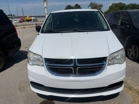 Used 2016 Dodge Grand Caravan American Value Package w/ UConnect Hands-Free Group FWD image 4