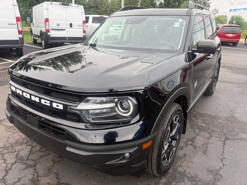 Used 2022 Ford Bronco Sport Outer Banks w/ Tech Package AWD/4WD image 2