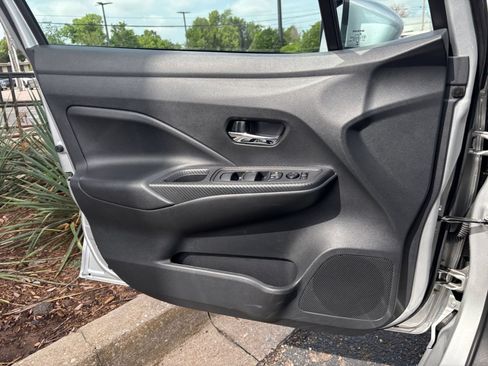Used 2025 Nissan Versa SV FWD image 18