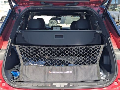 Used 2025 Mitsubishi Outlander 4WD Plug-In Hybrid image 34