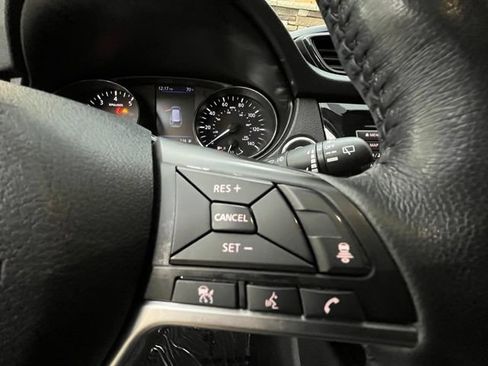 Used 2018 Nissan Rogue SV w/ Premium Package AWD/4WD image 26
