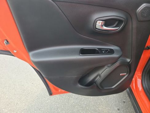 Used 2021 Jeep Renegade Trailhawk w/ Sun & Sound Group AWD/4WD image 18