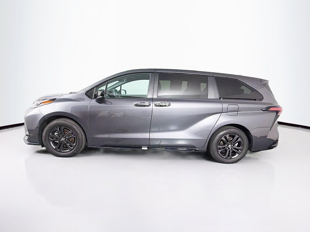 Used 2025 Toyota Sienna XSE AWD/4WD image 6