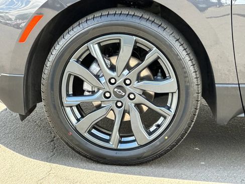 Used 2023 Chevrolet Equinox RS FWD image 24