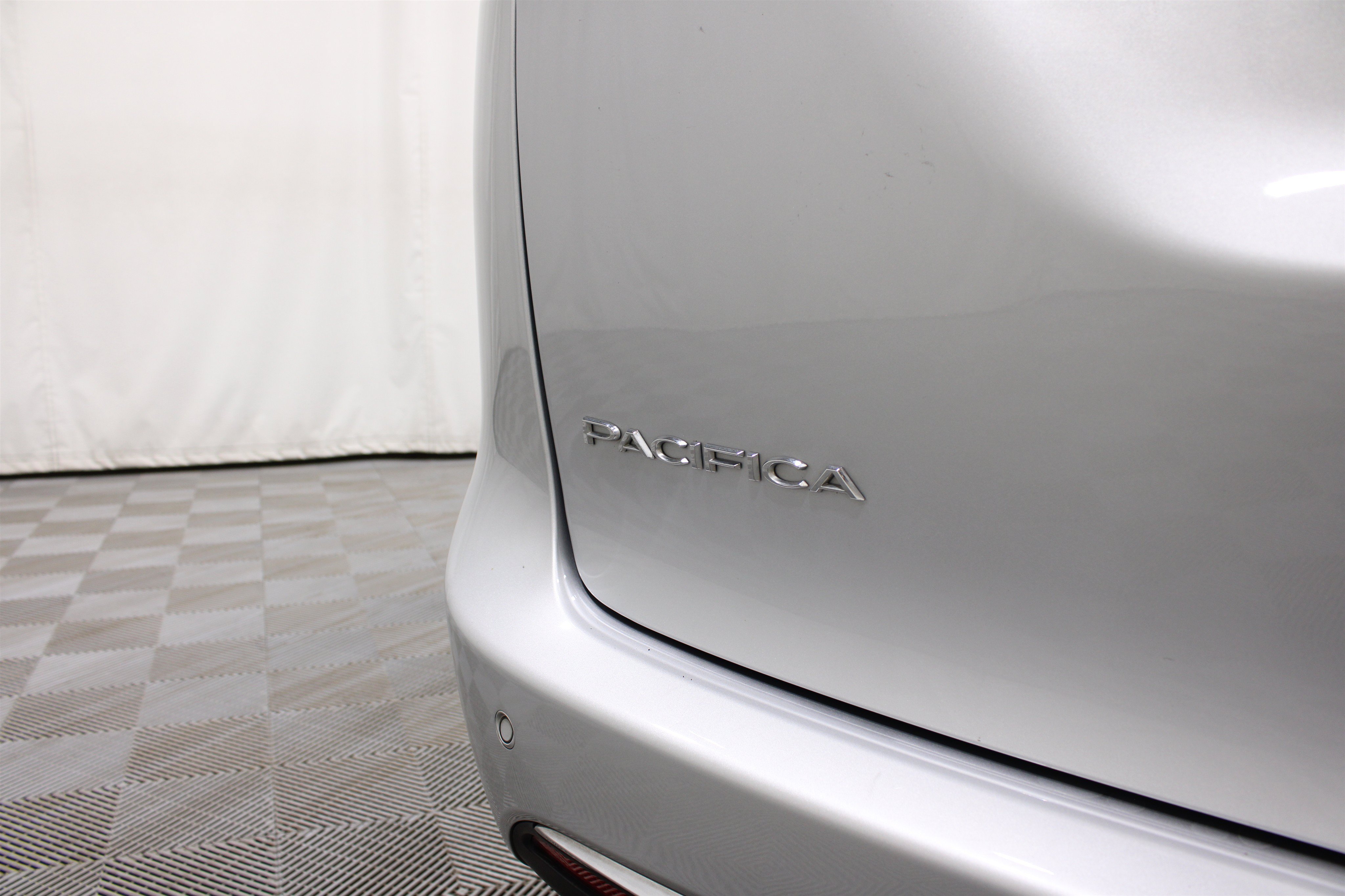 Used 2023 Chrysler Pacifica Touring-L FWD image 29