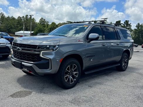 Used 2022 Chevrolet Suburban Z71 AWD/4WD image 3