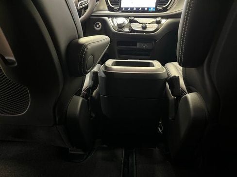 New 2026 Chrysler Pacifica Select AWD/4WD image 25