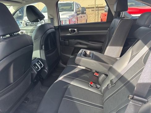 Used 2024 Kia Sorento S w/ Panoramic Sunroof Package image 11