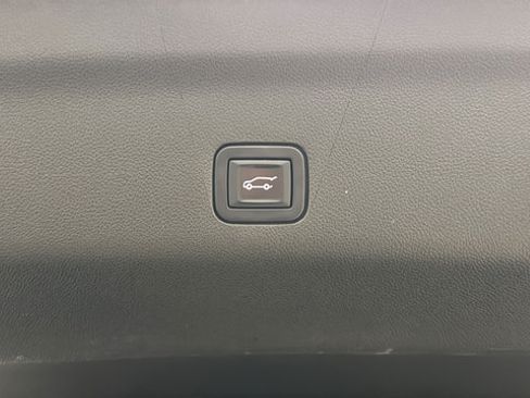 Used 2022 Chevrolet Tahoe Z71 w/ Luxury Package AWD/4WD image 30