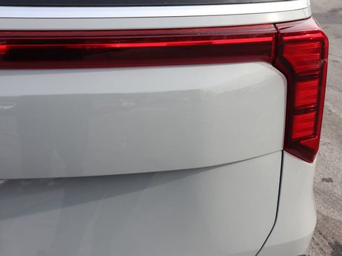 Used 2025 Kia Carnival EX image 36