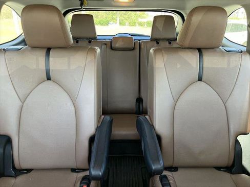 Certified 2025 Toyota Highlander Limited AWD/4WD image 36