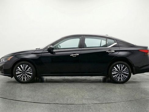 Used 2025 Nissan Altima 2.5 SV FWD image 5