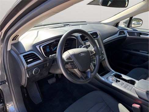 Used 2020 Ford Fusion SE image 6