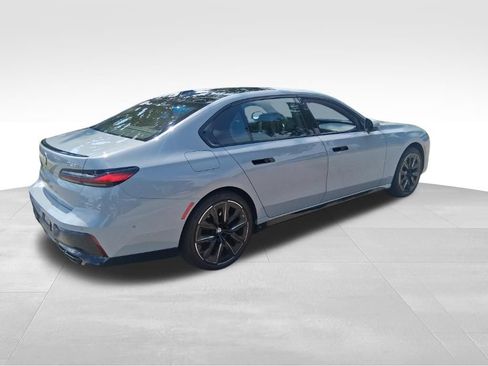 Used 2023 BMW 760i xDrive w/ Executive Package AWD/4WD image 5