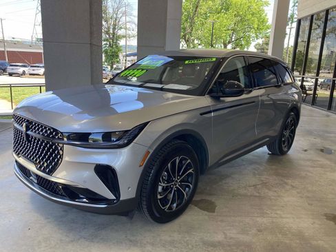 Certified 2024 Lincoln Nautilus Premier AWD/4WD image 9