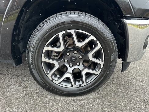 Used 2025 RAM 1500 Laramie image 32