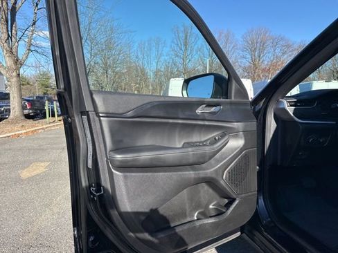 Used 2025 Jeep Grand Cherokee Laredo w/ Luxury Tech Group I image 36