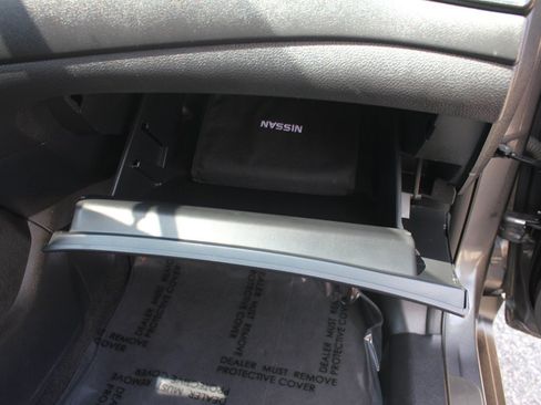 Used 2018 Nissan Rogue SV AWD/4WD image 33