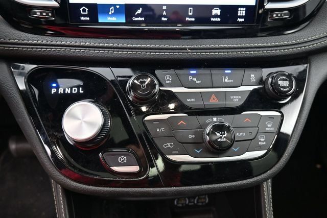 Used 2025 Chrysler Pacifica Limited FWD image 25