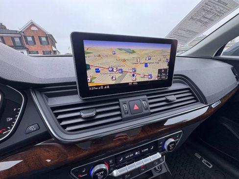 Used 2018 Audi Q5 2.0T Premium Plus w/ Premium Plus Package AWD/4WD image 25