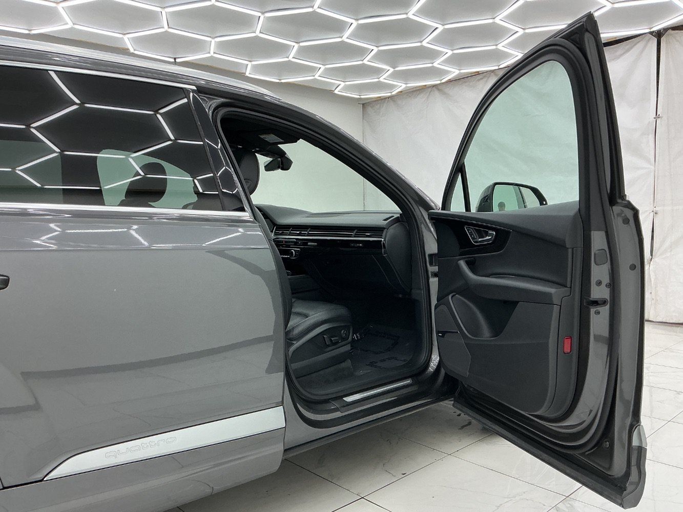 Used 2018 Audi Q7 3.0T Premium Plus w/ Premium Plus Package AWD/4WD image 17