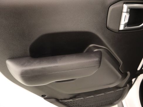Used 2025 Jeep Gladiator Sport AWD/4WD image 15