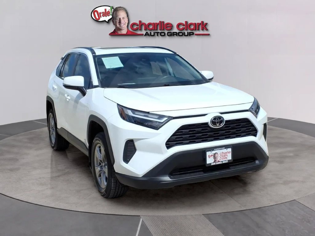 Used 2022 Toyota RAV4 XLE w/ Convenience Package FWD image 7