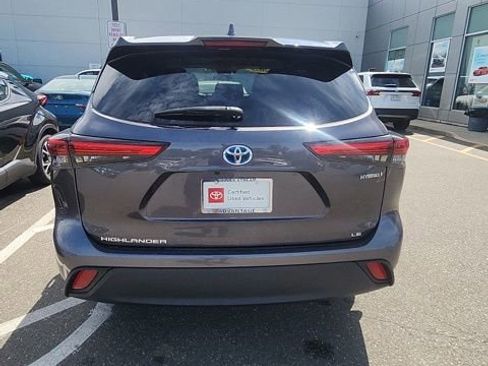 Used 2021 Toyota Highlander LE AWD/4WD image 4