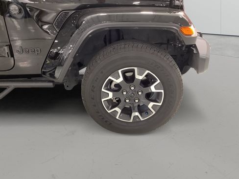 Used 2025 Jeep Gladiator Sport w/ Premium Package AWD/4WD image 10