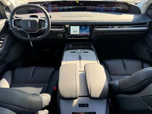 New 2025 Lincoln Navigator L Reserve image 8