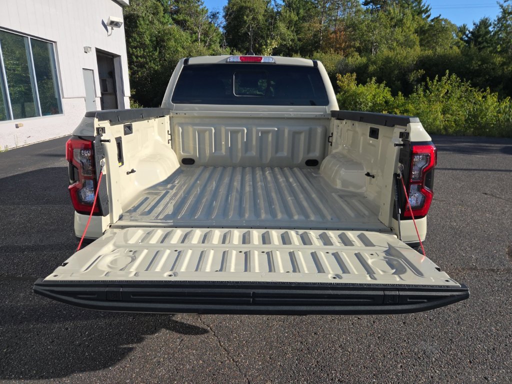 Used 2025 Ford Ranger Lariat w/ FX4 Off-Road Package AWD/4WD image 5