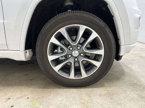 Used 2017 Jeep Grand Cherokee Overland image 13