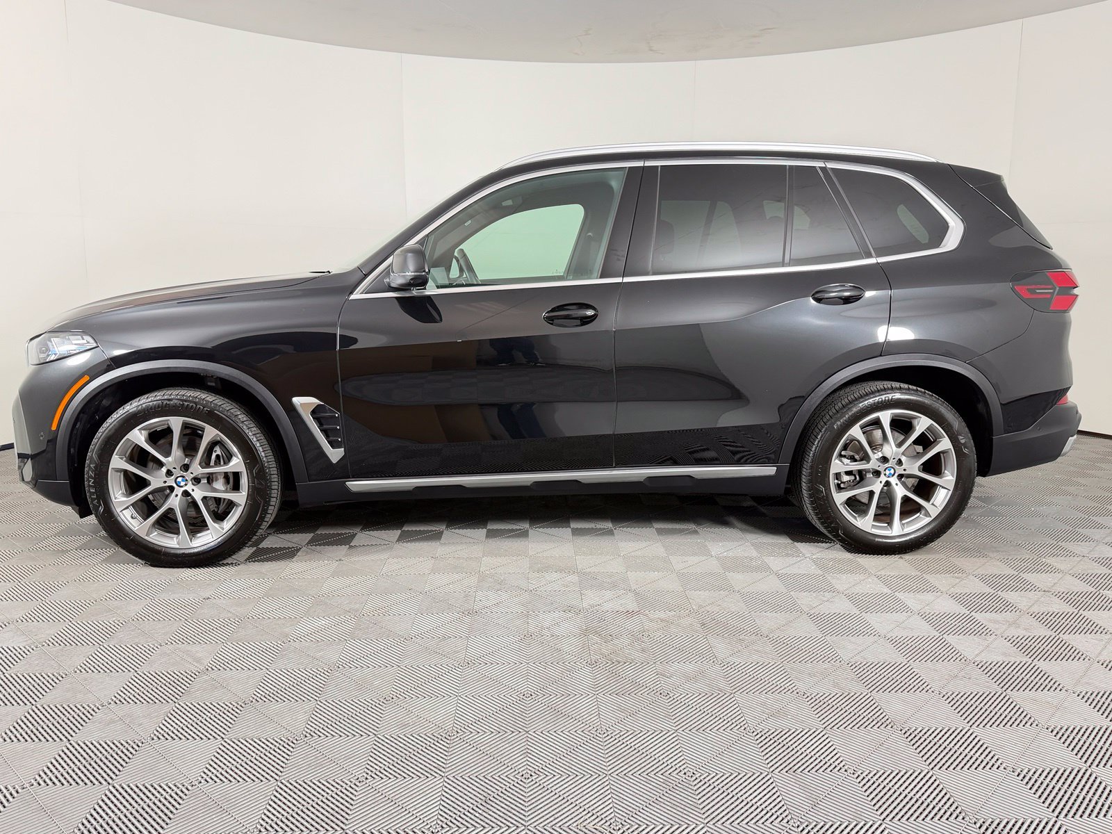 Used 2025 BMW X5 xDrive40i AWD/4WD image 5