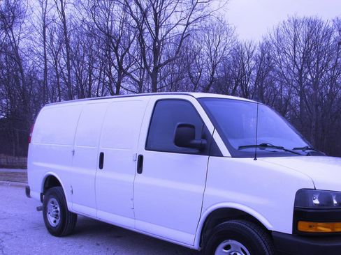 Used 2021 Chevrolet Express 2500 2500 Cargo w/ Driver Convenience Package image 6