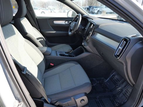 Used 2024 Volvo XC40 B5 Core image 16