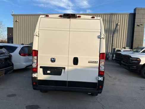 Used 2024 RAM ProMaster 2500 w/ Convenience Group image 21