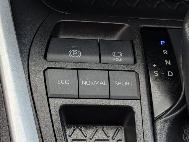 Used 2024 Toyota RAV4 XLE FWD image 16