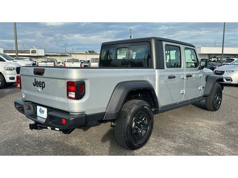 Used 2024 Jeep Gladiator Sport AWD/4WD image 5