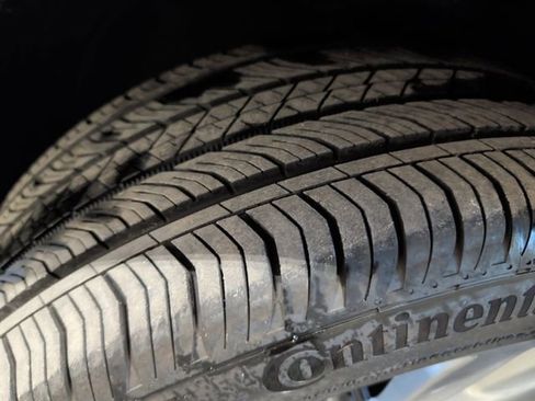 Used 2023 Buick Envision Avenir image 42