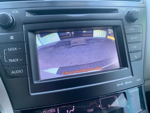 Used 2014 Toyota Prius V Five image 18