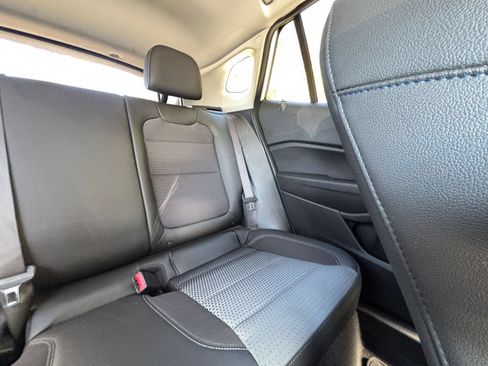Used 2025 Chevrolet Trax LT w/ LT Convenience Package FWD image 38