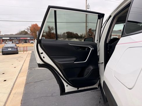 Used 2022 Toyota RAV4 LE w/ Carpet Mat Package (TMS) image 20