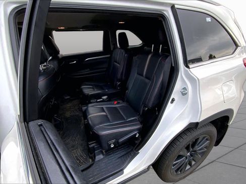 Used 2019 Toyota Highlander SE AWD/4WD image 21
