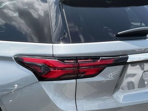 Certified 2023 Chevrolet Traverse LT FWD image 11