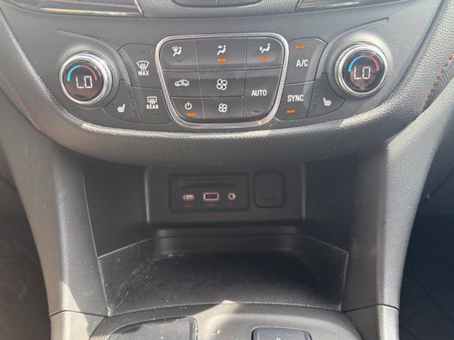 Used 2022 Chevrolet Equinox RS w/ RS Leather Package FWD image 31