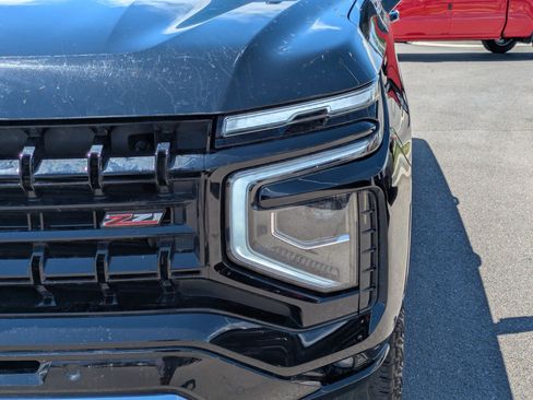 Used 2025 Chevrolet Suburban Z71 AWD/4WD image 10