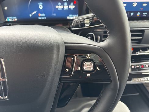 Used 2023 Lincoln Corsair AWD w/ Equipment Group 101A image 25