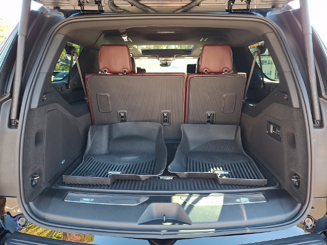 Used 2026 Cadillac Escalade ESV Luxury w/ LPO, Floor Liner Package AWD/4WD image 28