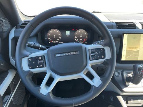 New 2024 Land Rover Defender 110 SE image 20